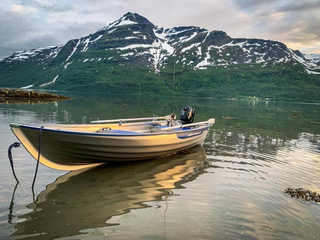 The Red Fjordhouse * Malsnes